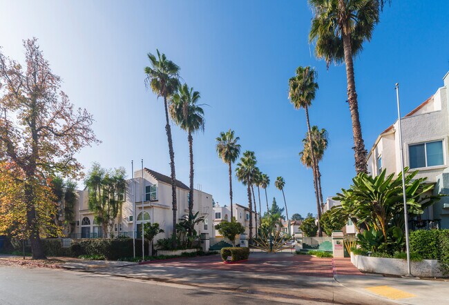 Foto del edificio - 5455 Sylmar Ave