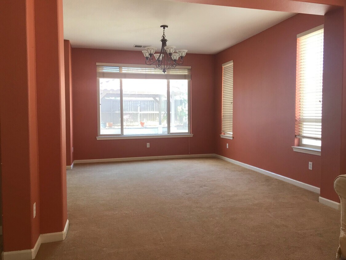 Primary Photo - Beautiful 4 bedroom in Curti Ranch