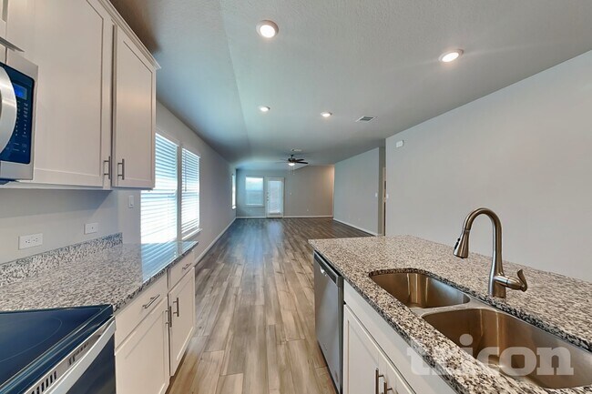 Building Photo - 5519 Shasta Pl