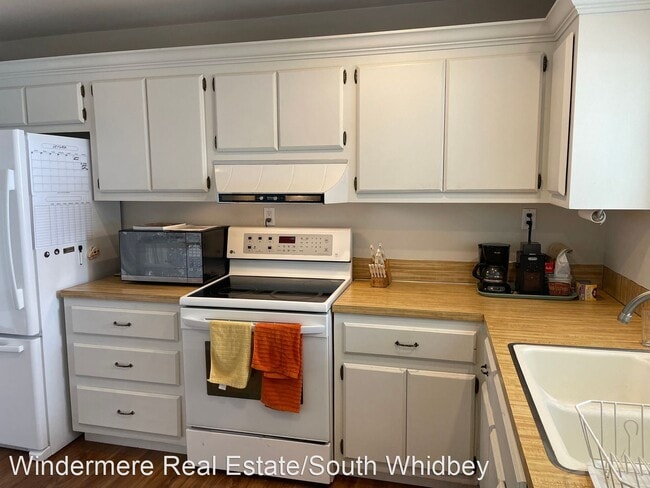 Building Photo - 2 br, 2 bath House - 3564 Marine View Dr