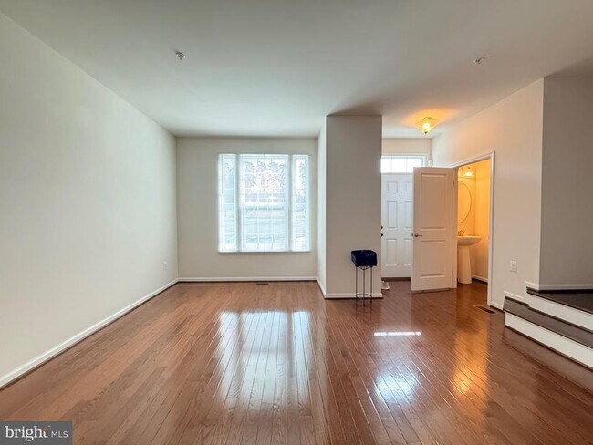 Foto del edificio - 7296 Dorchester Woods Ln