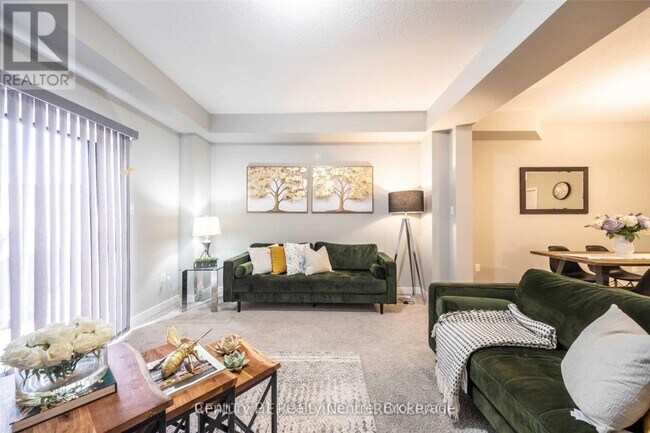 Photo du bâtiment - 915 Robert Ferrie Dr