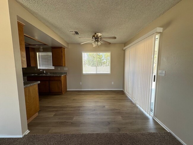 Foto del edificio - Beautiful 3 bedroom home available now