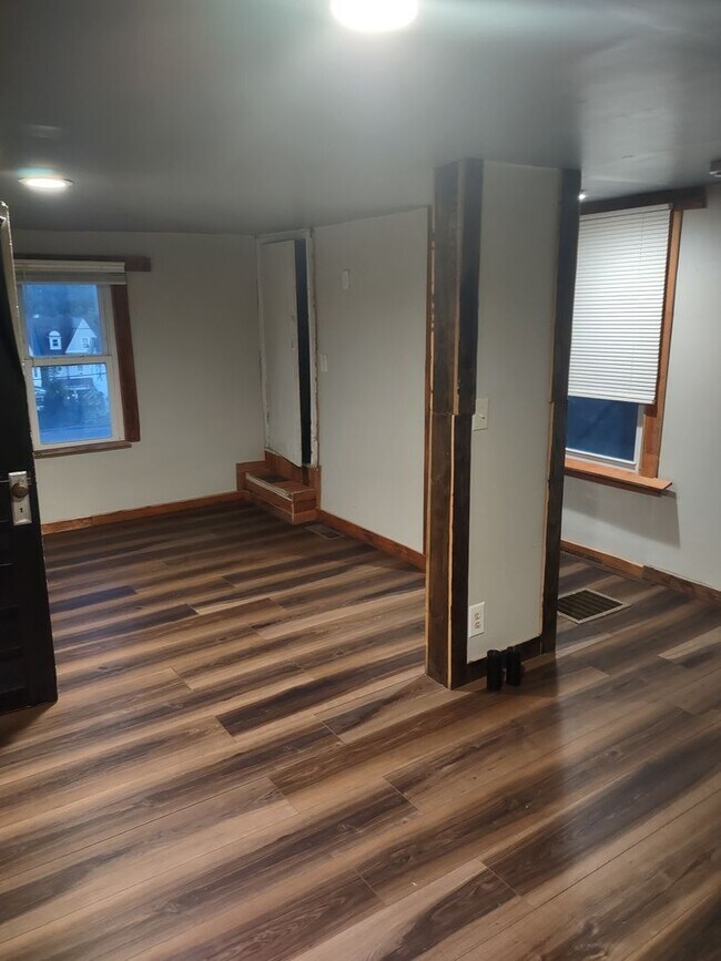 Foto del edificio - 2417 Maple Ave