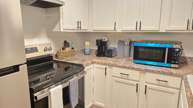 Building Photo - 1719 Gulfdale Dr