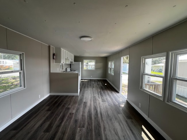 Building Photo - Welcome Home to Silver Lake