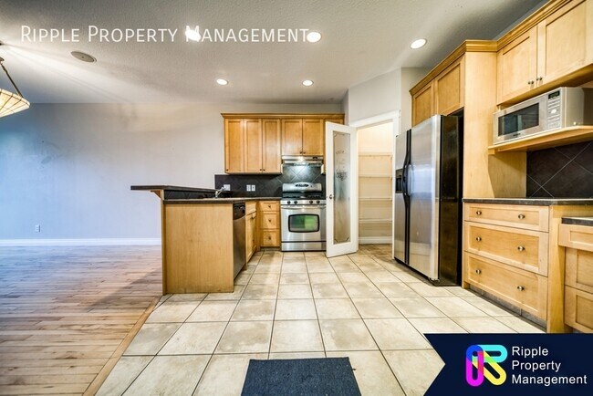 Photo du bâtiment - Modern 2 Beds, 2.5 Baths TownHouse | 2 Pet...
