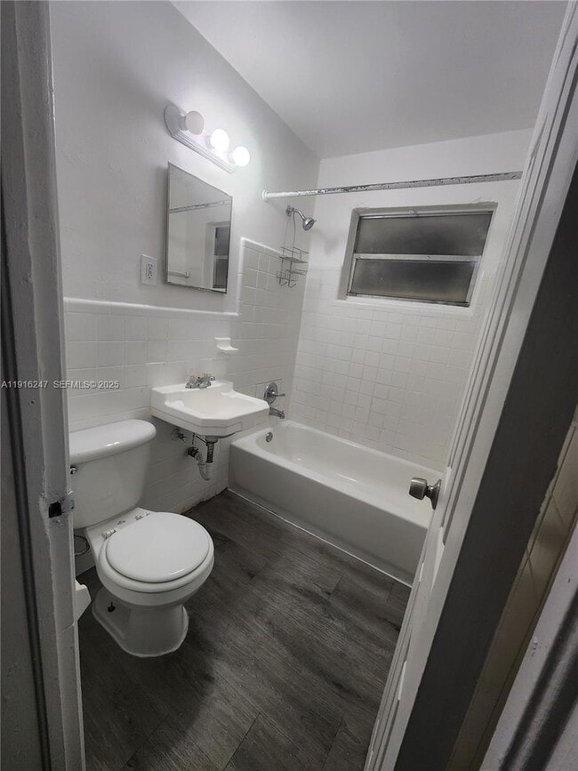 Building Photo - 519 NW 8th Ave