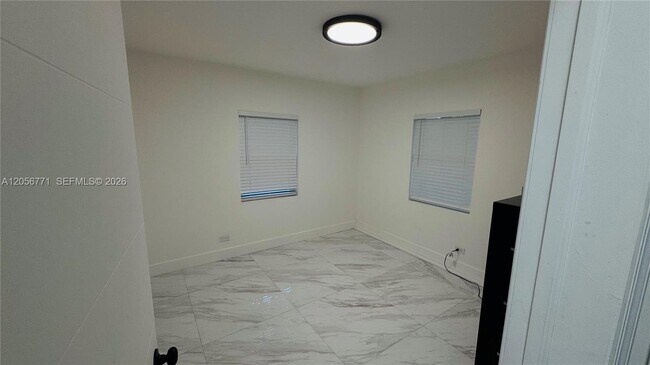 Foto del edificio - 6212 SW 24th St