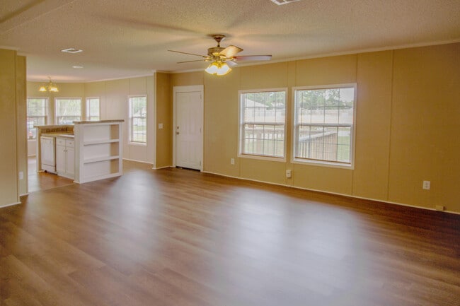 Building Photo - 9289 E River Dr