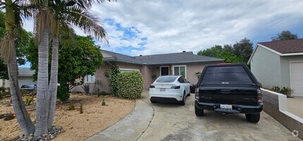 Building Photo - 6040 Kelton Ave