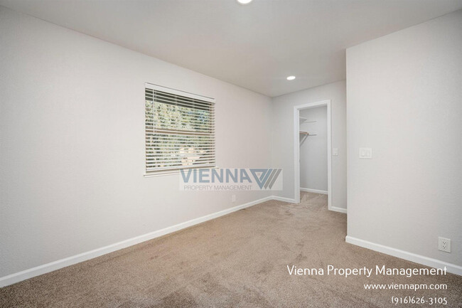 Building Photo - 6494 Crosswoods Cir