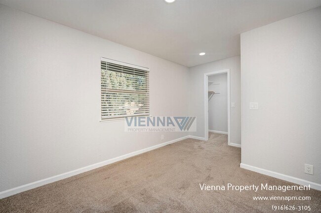 Foto del edificio - 6494 Crosswoods Cir