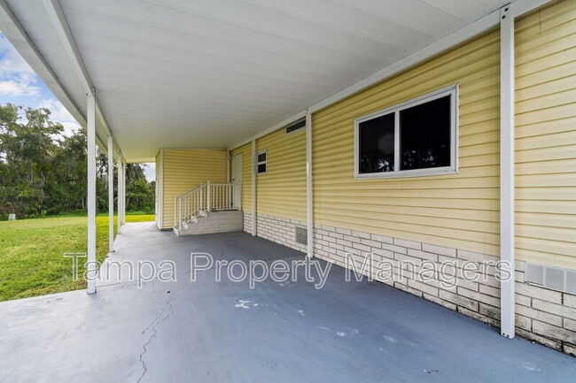 Foto del edificio - 242 Country Ln