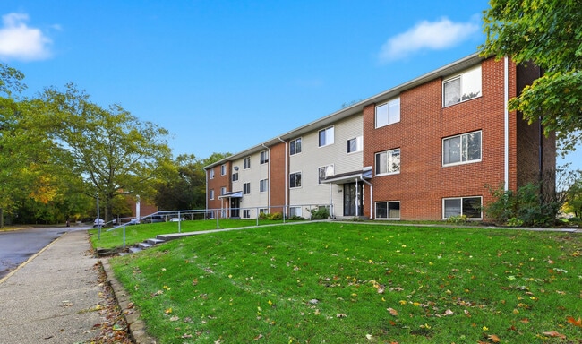 Building Photo - Pin Oak Manor Apartments