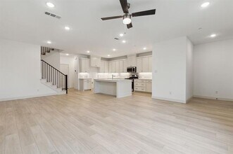 Building Photo - 4717 Spinner St