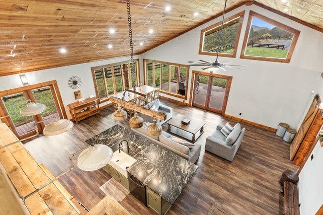 Building Photo - 299 Westview Dr