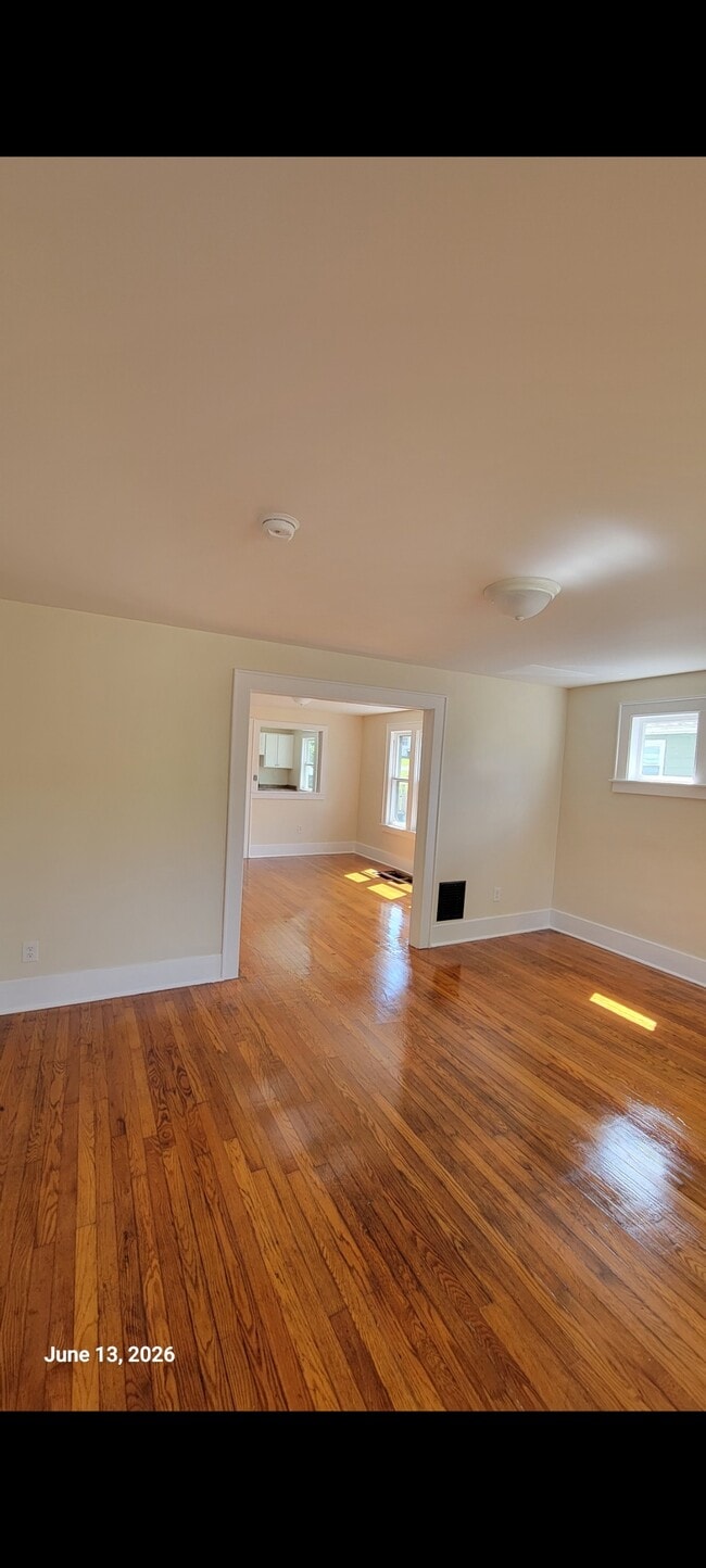 Building Photo - 127 Hutchinson Ave