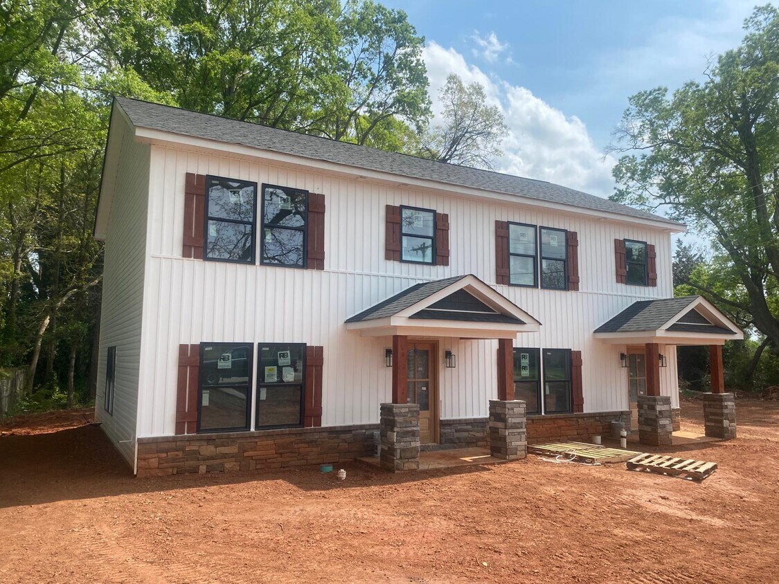 Building Photo - 303 Potts St
