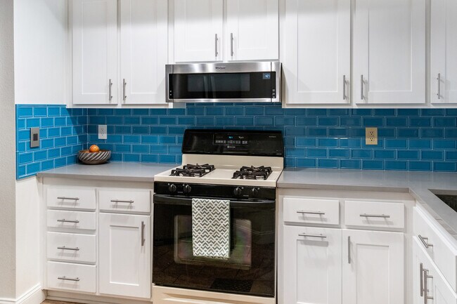 Updated kitchen - 6638 Clybourn Ave
