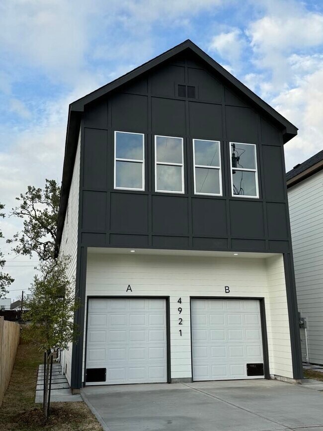 Foto del edificio - 4921 Pederson Street, Unit A