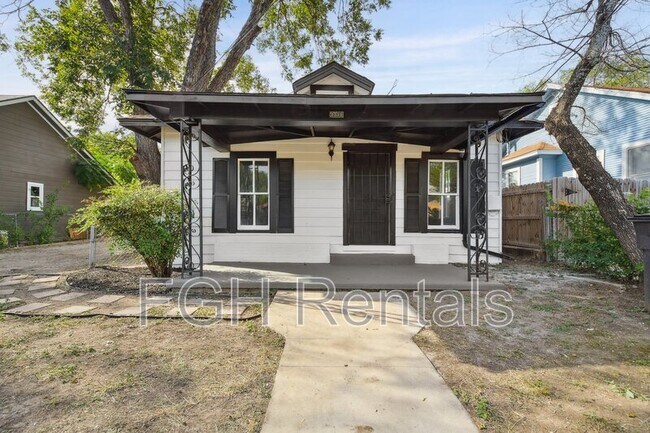 Photo - 2332 E Houston St House