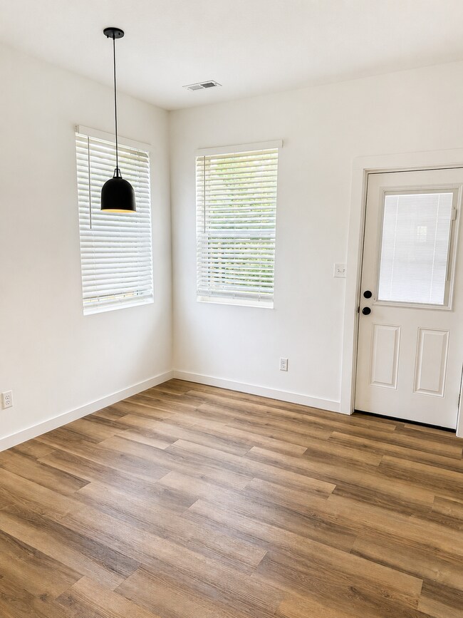 Foto del edificio - 4632 Freund St SW