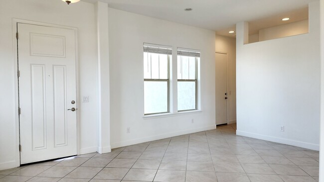 Foto del edificio - NEW 3 Bedroom home in ZANJERO TRAILS!