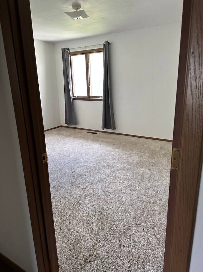 Dormitorio 1 - 220 N Monroe St