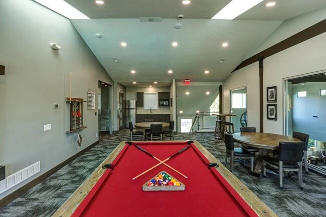 Building Photo - Sterling Pointe Apartments