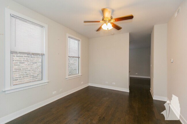 Foto del edificio - 3309 N Southport Ave