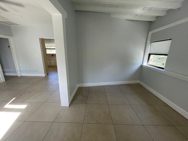 Building Photo - 423 53rd St