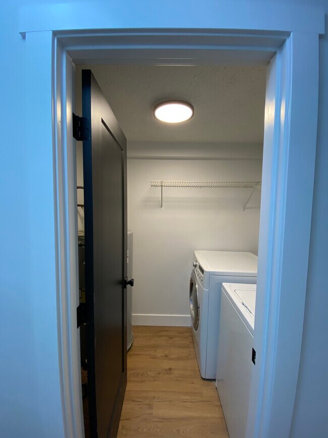 Building Photo - 1712 Treetop Trl