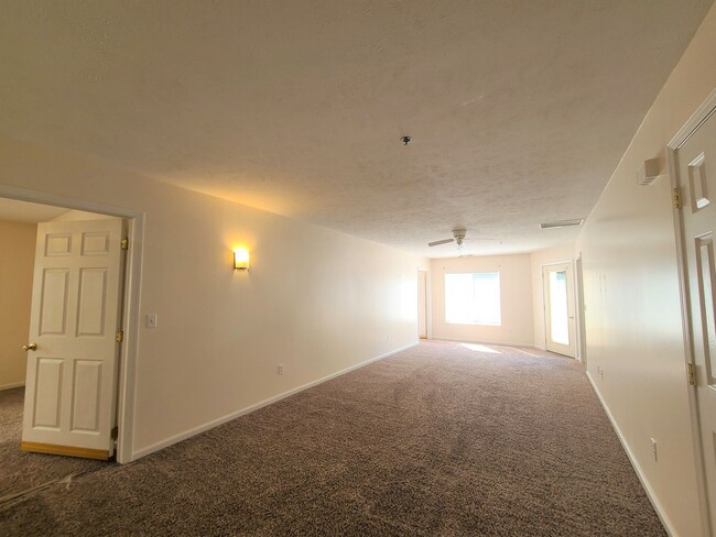 Building Photo - 4 br, 4 bath House - 2101 University Commo...