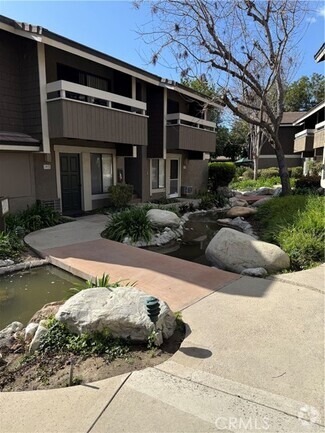 Building Photo - 146 Streamwood