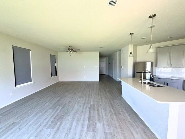 Building Photo - 8978 Fair Oaks Dr