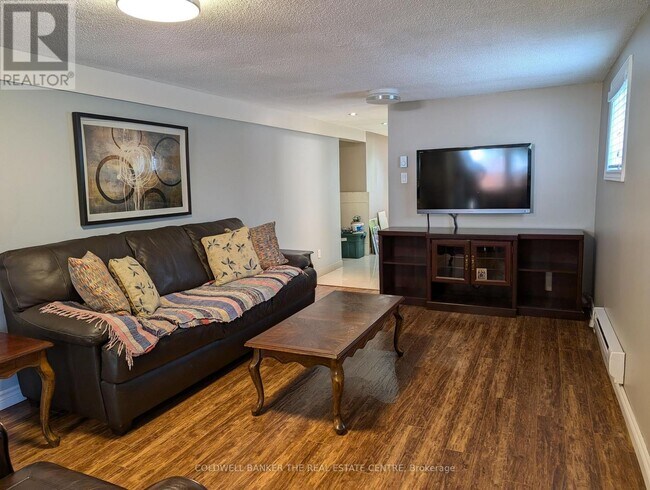 Building Photo - 43 Tuscarora Dr