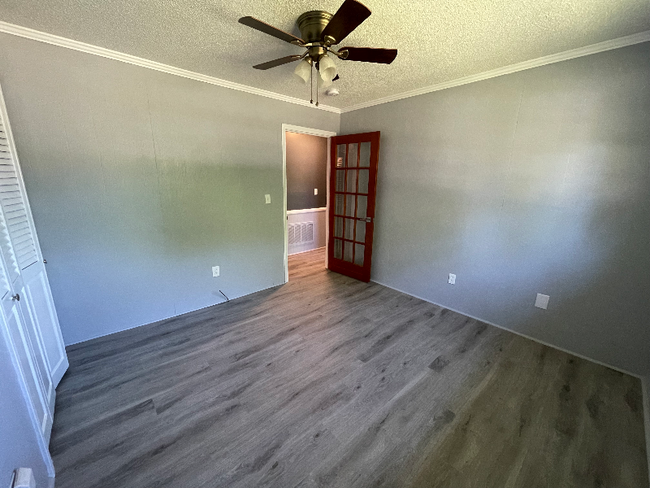 Building Photo - 504 Bonanza Cir