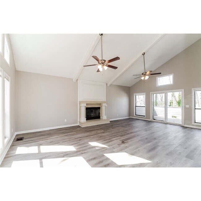 Building Photo - 1517 Hillhaven Dr