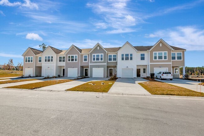 Foto del edificio - Modern Lowcountry Townhome in Cane Bay