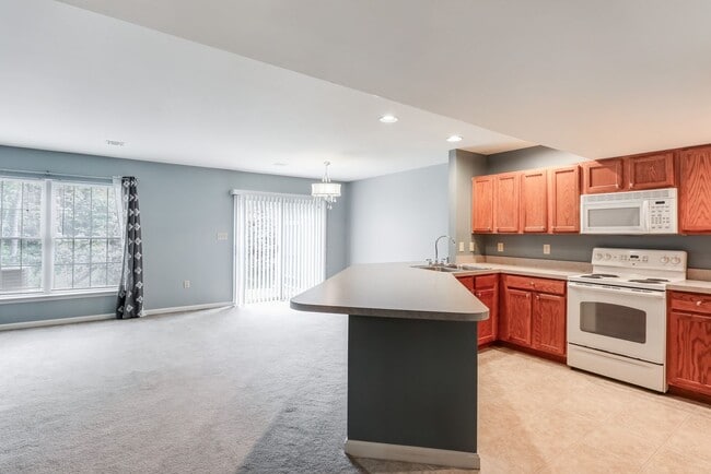 Foto del edificio - Three bedroom two and a half bathroom town...
