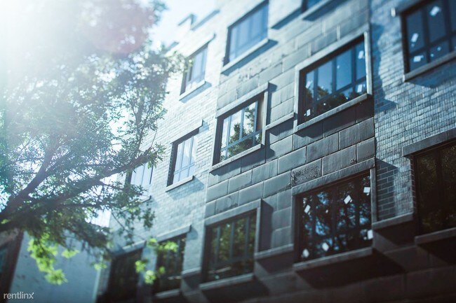 Building Photo - 451 Maple St