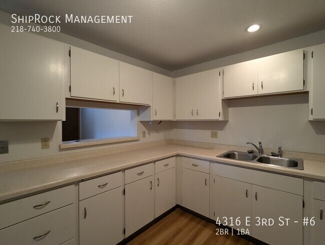 Foto del edificio - 4316 E 3rd St