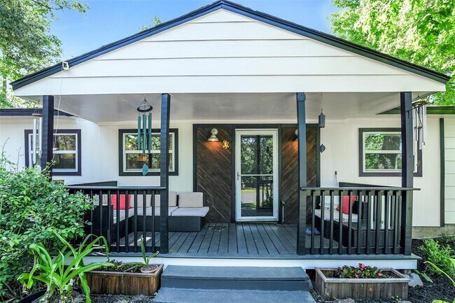 Building Photo - 27011 Azalea Ct