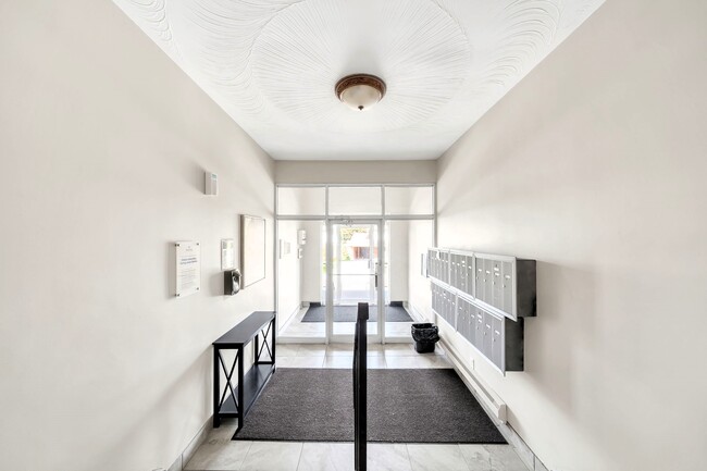 Building Photo - Bayfield Manor