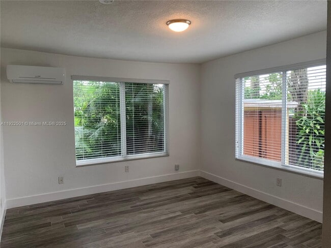 Foto del edificio - 712 SW 56th Ave