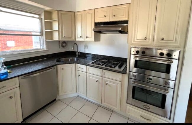 Building Photo - 1521 209th St