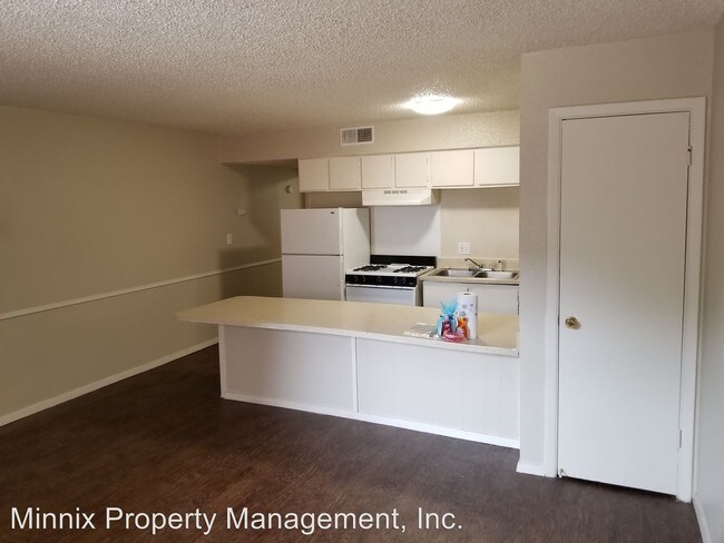Building Photo - 2 br, 1 bath Apartment - 4301 SW 51st Avenue