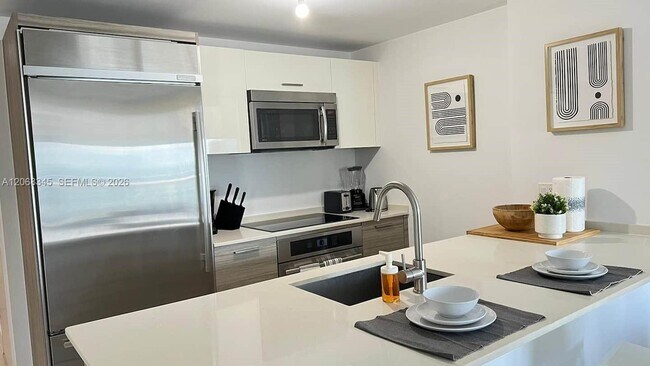 Foto del edificio - 1300 Brickell Bay Dr