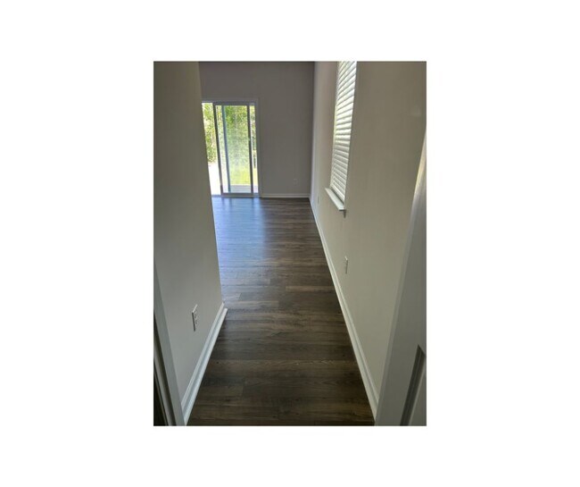 Foto del edificio - 1215 37th Ave Lane NE